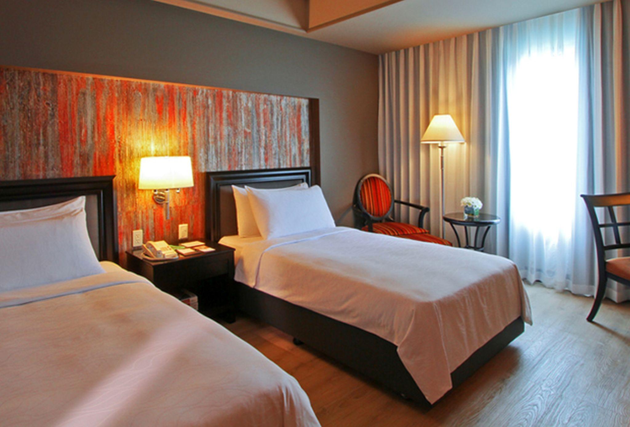 The Bellevue Manila Hotell Muntinlupa City Exteriör bild