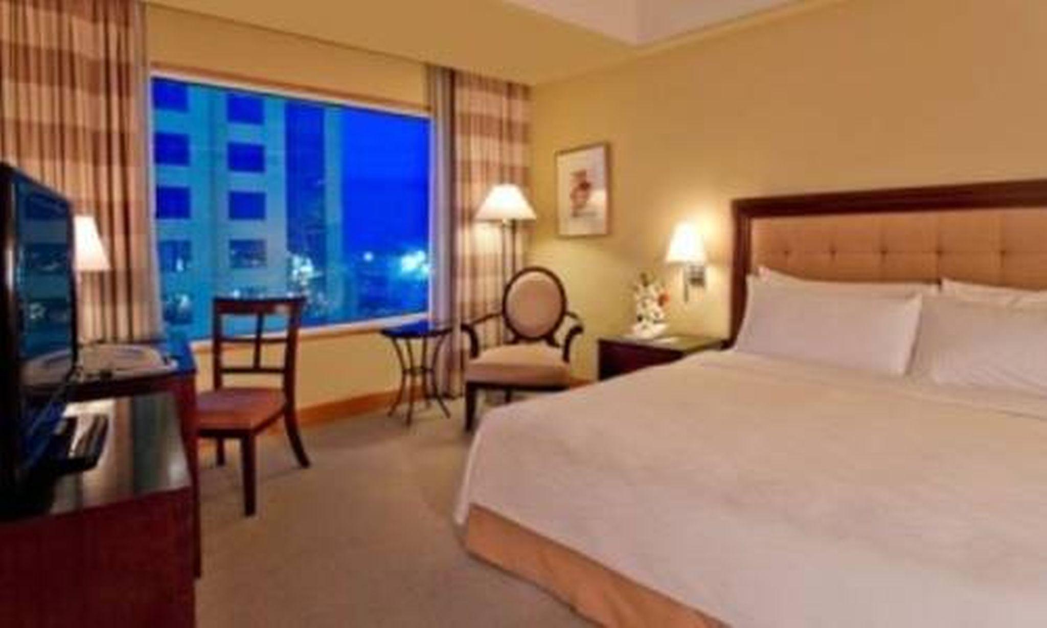 The Bellevue Manila Hotell Muntinlupa City Exteriör bild