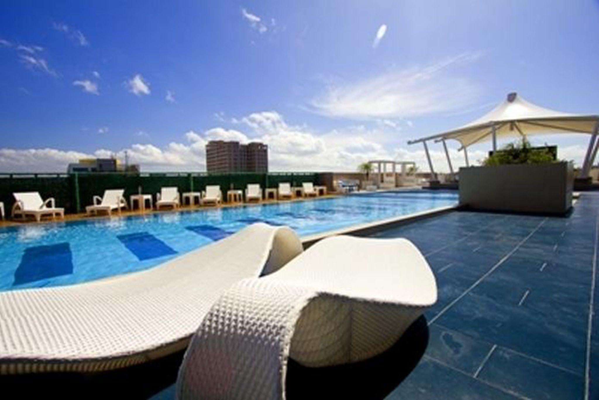 The Bellevue Manila Hotell Muntinlupa City Exteriör bild