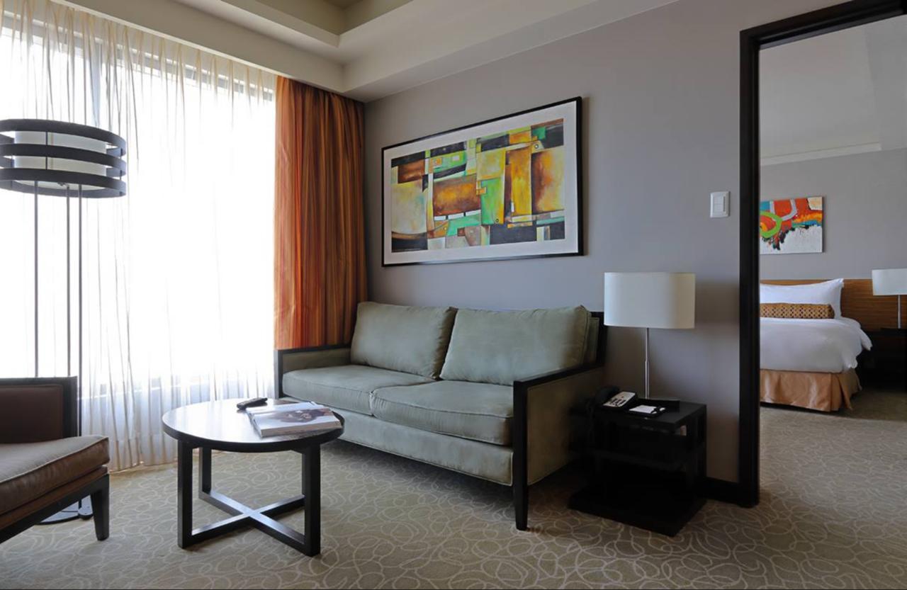 The Bellevue Manila Hotell Muntinlupa City Exteriör bild