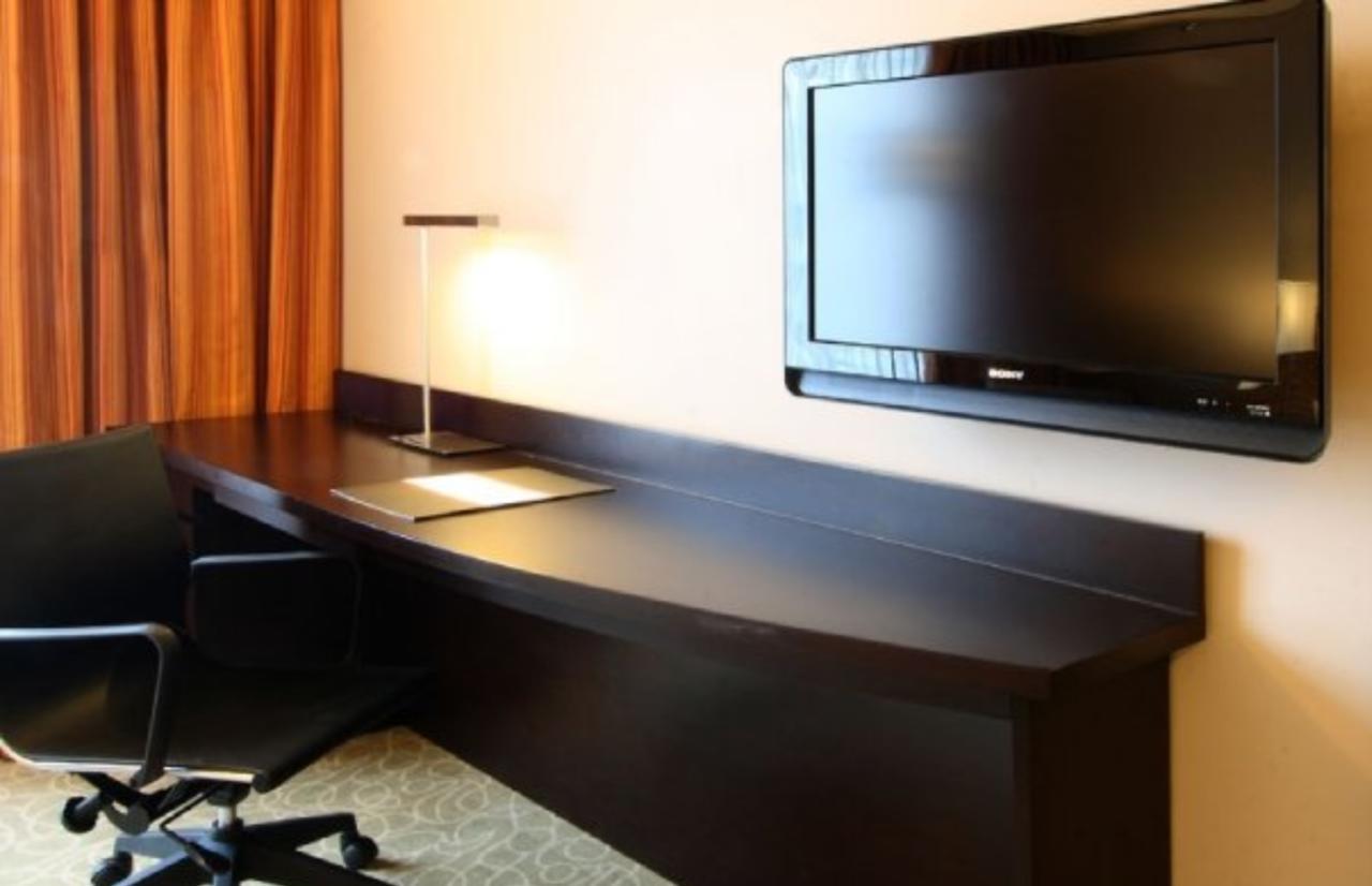 The Bellevue Manila Hotell Muntinlupa City Exteriör bild