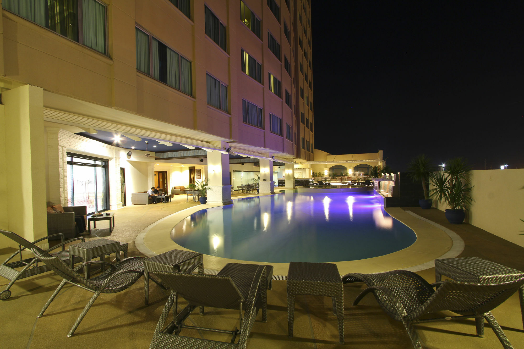 The Bellevue Manila Hotell Muntinlupa City Exteriör bild