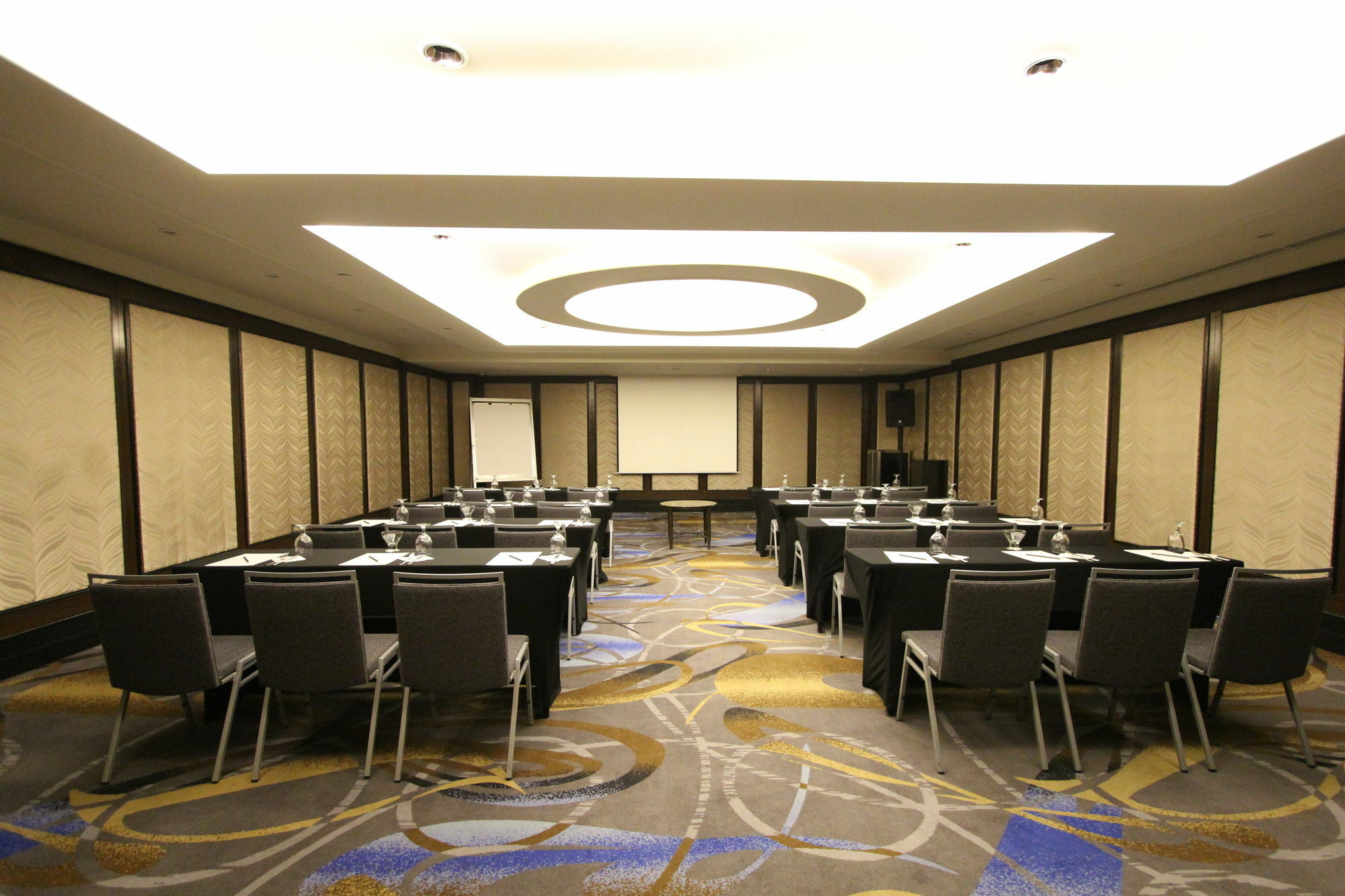 The Bellevue Manila Hotell Muntinlupa City Exteriör bild