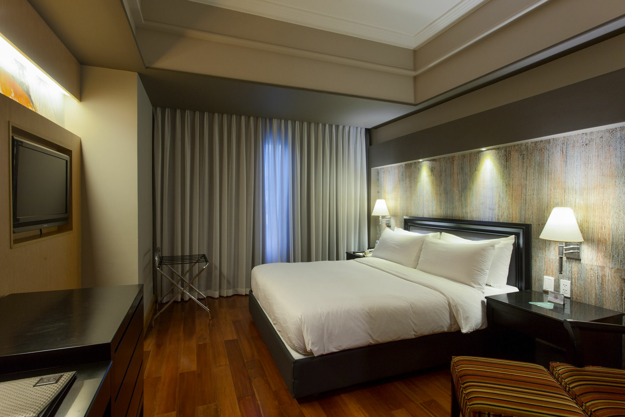 The Bellevue Manila Hotell Muntinlupa City Exteriör bild