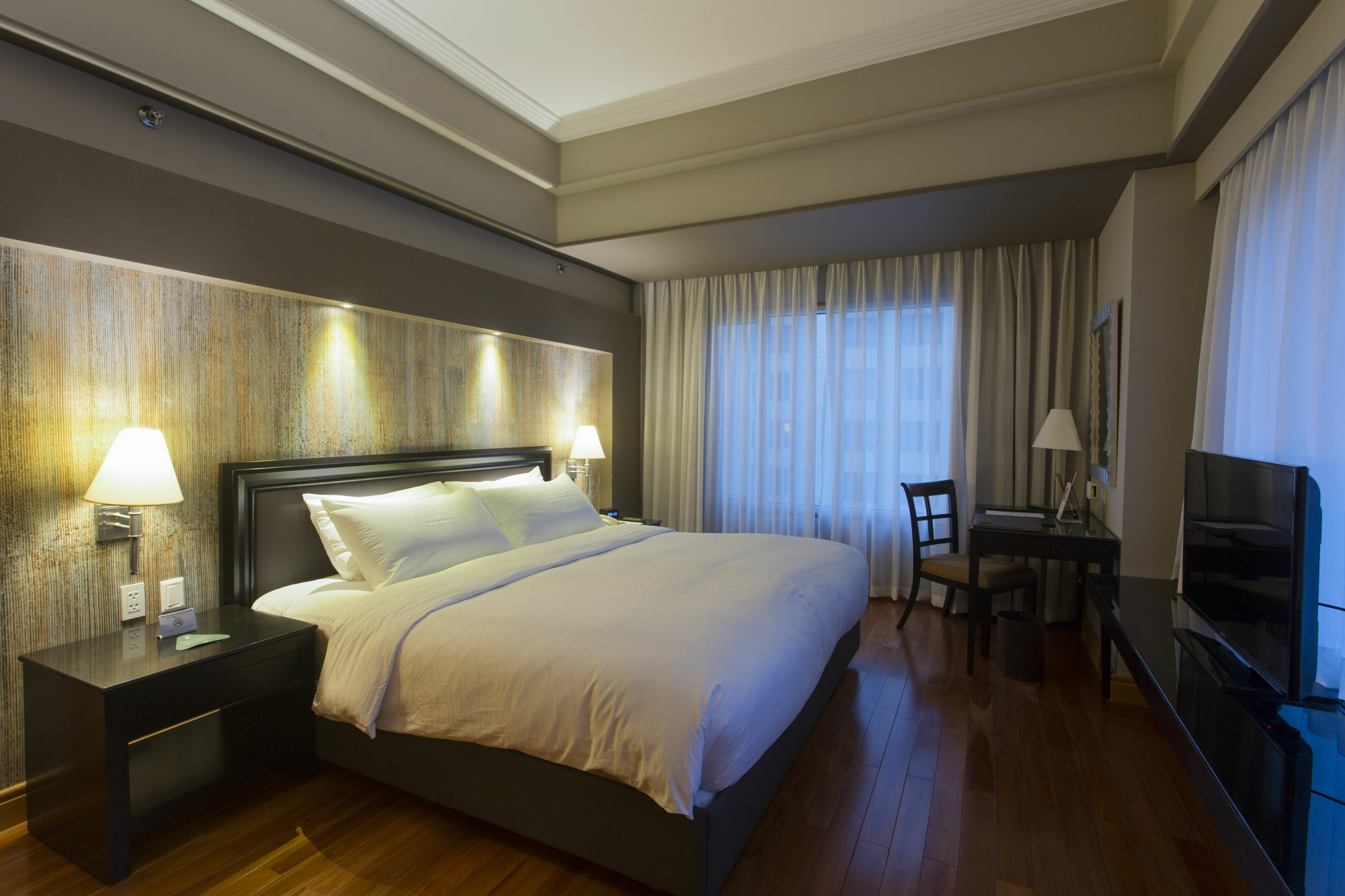 The Bellevue Manila Hotell Muntinlupa City Exteriör bild