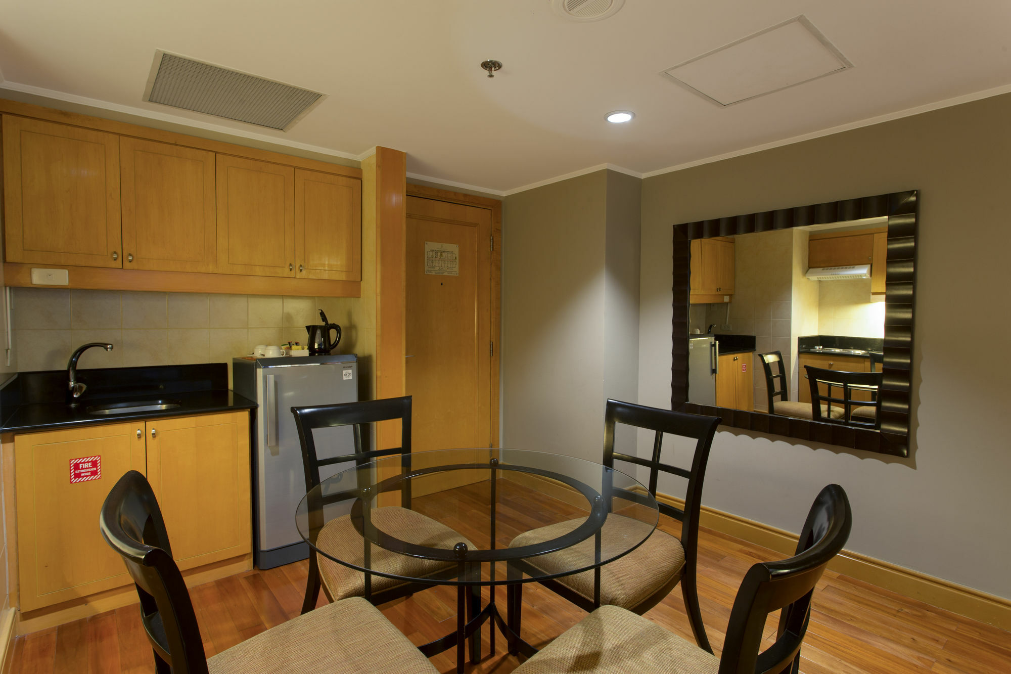 The Bellevue Manila Hotell Muntinlupa City Exteriör bild