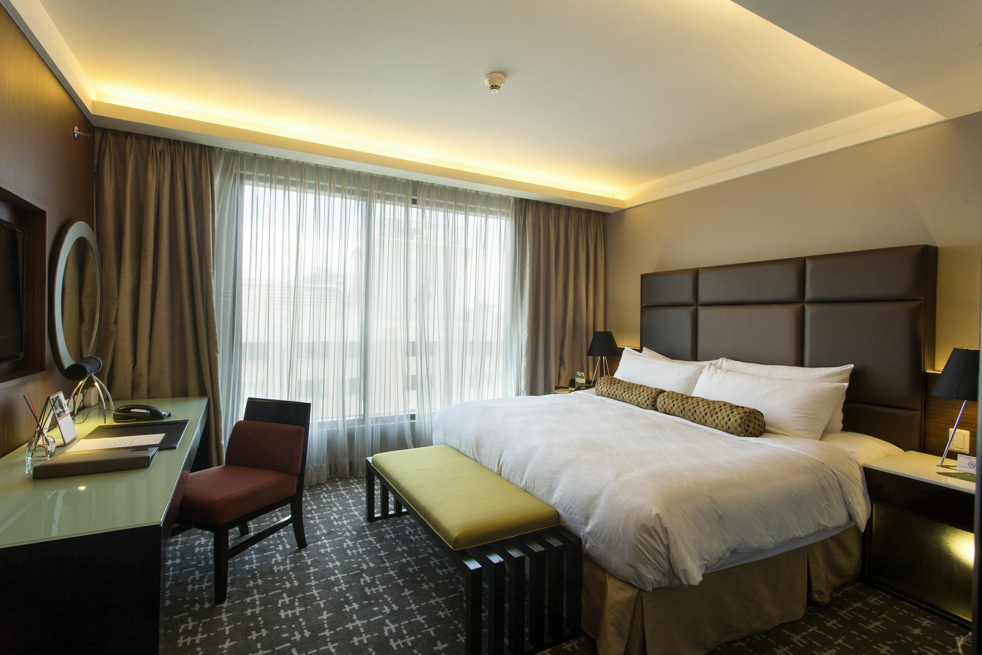 The Bellevue Manila Hotell Muntinlupa City Exteriör bild