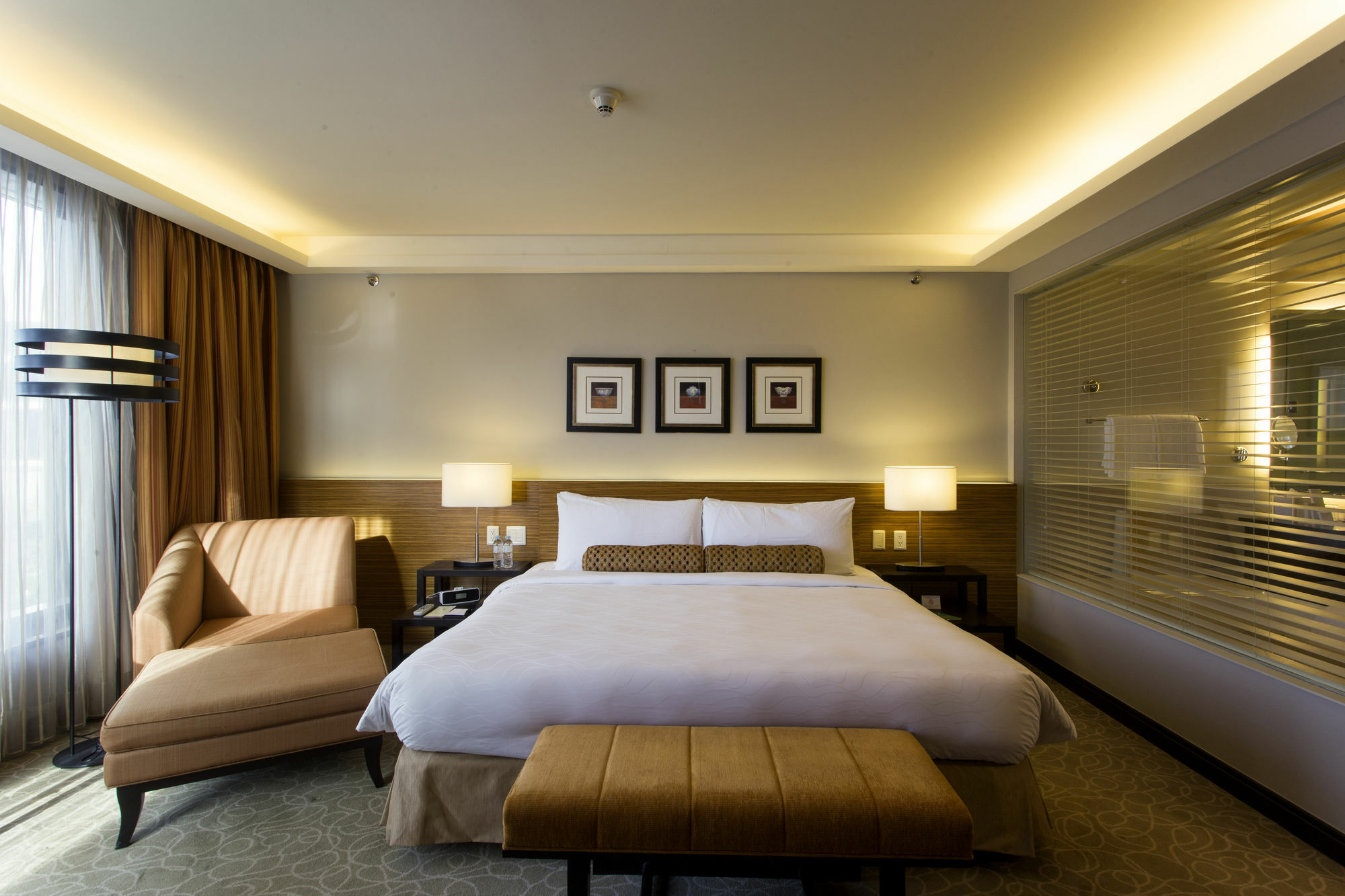 The Bellevue Manila Hotell Muntinlupa City Exteriör bild