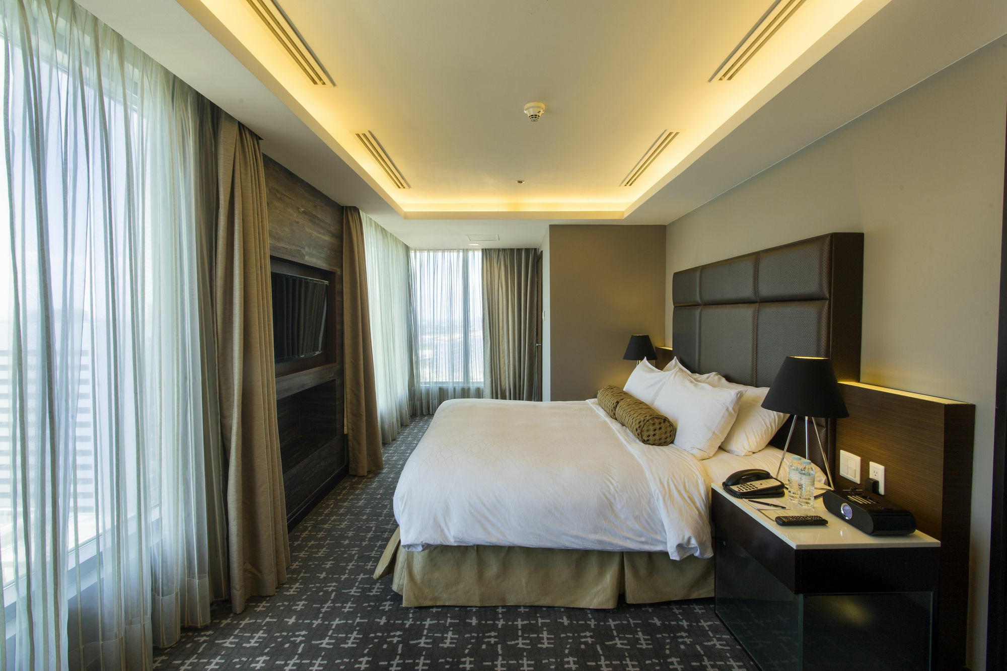 The Bellevue Manila Hotell Muntinlupa City Exteriör bild