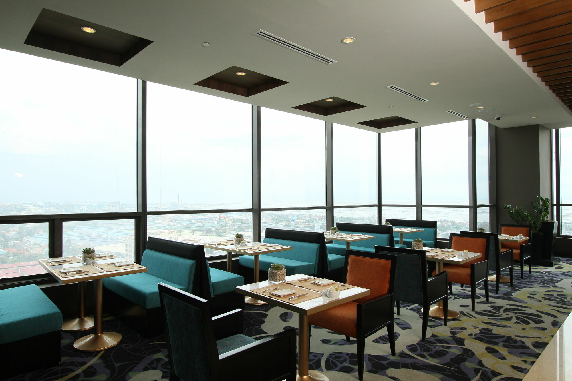 The Bellevue Manila Hotell Muntinlupa City Exteriör bild