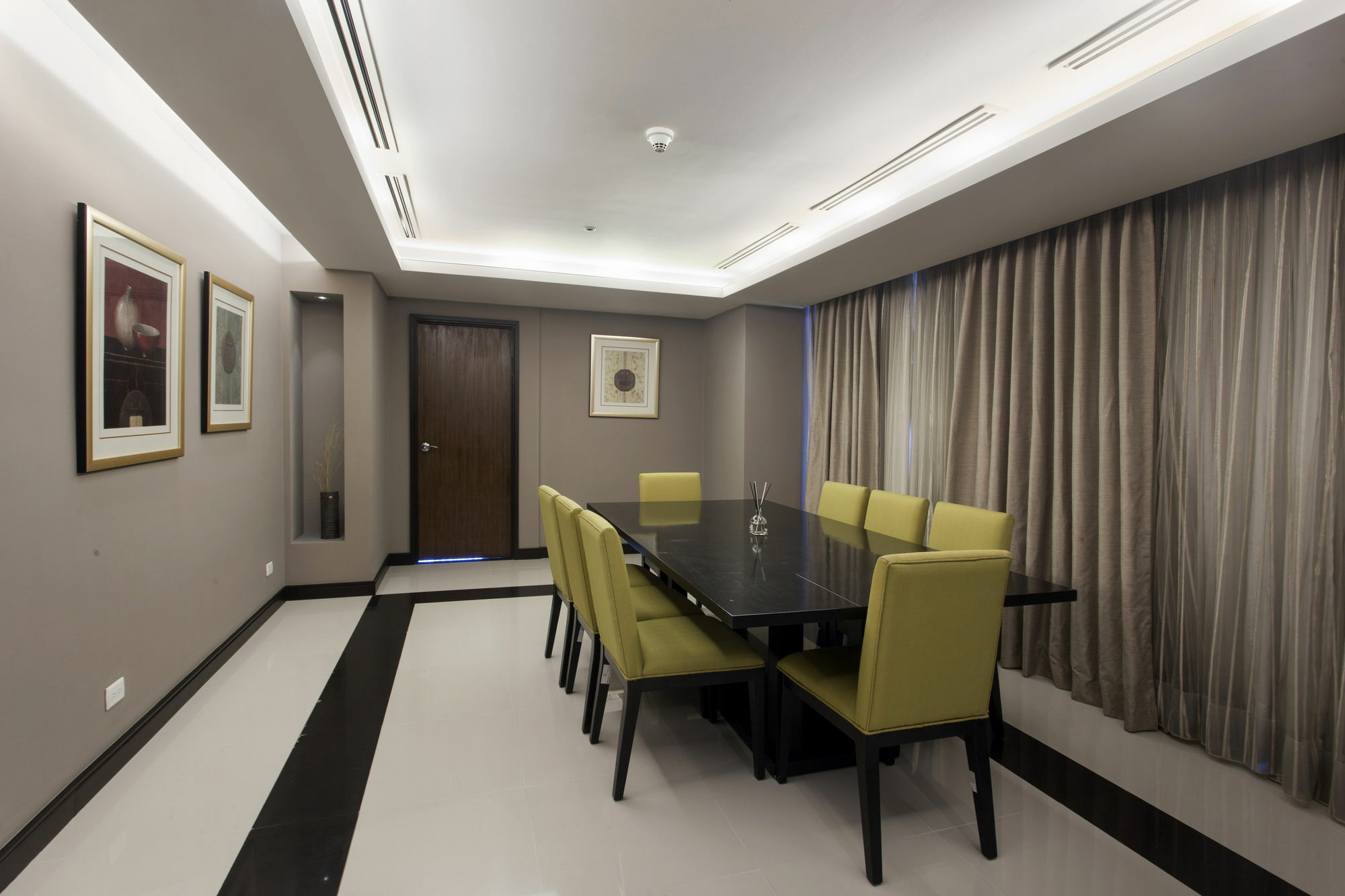 The Bellevue Manila Hotell Muntinlupa City Exteriör bild