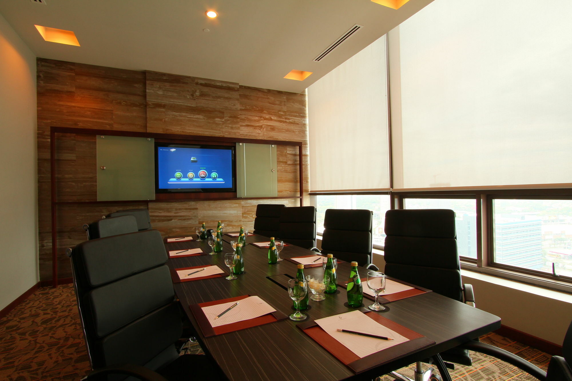 The Bellevue Manila Hotell Muntinlupa City Exteriör bild